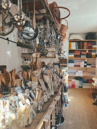 Aux Mille Couleurs, Quincaillerie à Groix